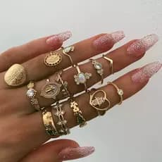 Conjunto de 15 anéis dourados estilo boêmio com a imagem da Virgem Maria, adequados para mulheres, com padrões de coraçã