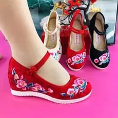 Nova Coleção Primavera/Outono 2025: Sapatos de Tecido Femininos para Idosos com Salto Anabela Bordado em Estilo Étnico A