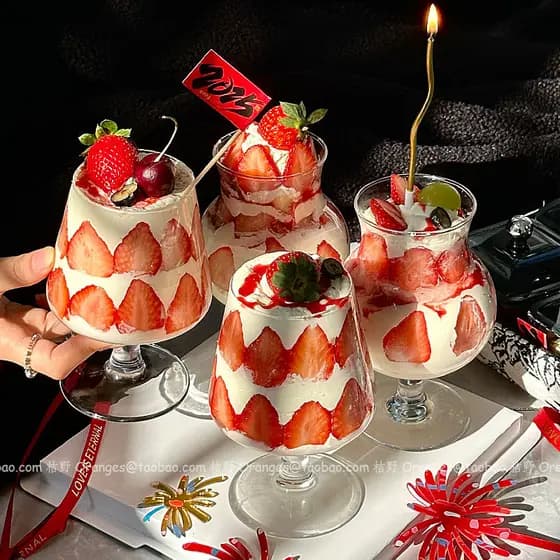 Copo de morango romântico ins taça de vinho tinto bolo creme frutas vidro sobremesa vidro bebida fria vidro suco
