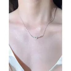 Colar feminino 925 prata esterlina amor nó pingente novo verão clavícula corrente luz luxo simples colar feminino