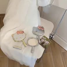 Gato de alto valor Mini pequeno espelho princesa espelho de maquiagem dobrável alça portátil portátil luz fina espelho d