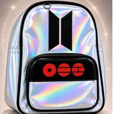 Mochila BTS Holográfica Prata Impermeável com Argola para Chaveiro | K-Pop Casual e Passeio