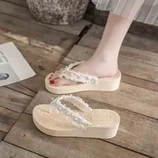Chinelos femininos passeio verão Design novo estilo elegante All-Match aumentando Flip-Flops salto médio confortável mar
