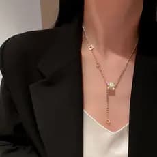 Ouro Real galvanoplastia diamante opala cilíndrico carta colar ins estilo elegante pingente influenciador Retro pingente