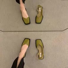 2025 novo estilo verão francês toe-coberto sandálias de sola macia feminino dedo do pé quadrado Design plano sentido úni