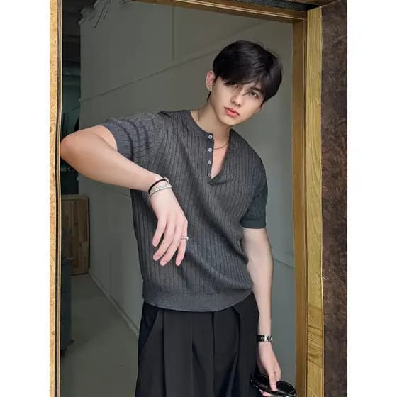 Verão novo estilo estilo velho dinheiro estilo Henry colar textura Pit Strip botão de malha de manga curta High-End T-