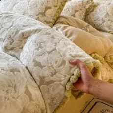 Conjunto de cama de quatro peças 2025 novo estilo engrossado quente esculpido leite velo lençol colcha capa flanela High