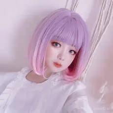 Atacado em estoque: Peruca de cosplay estilo Yurisa, cabelo curto cacheado fofo com degradê, franja completa, formato de