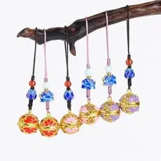 Sachê criativo em cloisonné dourado vazado, sachê esférico que pode ser aberto, pingente para corrente de celular, chave