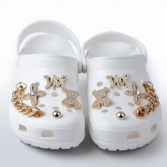Chinelo Babuche Feminino Luxo EVA com Charms Strass Corrente Dourada Confortável