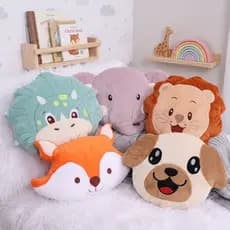 Almofada Decorativa Quarto Infantil Safari Pelúcia Bebê Menino Menina Unicórnio Leão Dino Dinossauro