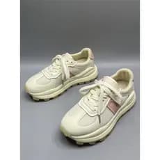 Sapatos brancos de couro macio femininos 2026 novo estilo de venda quente primavera outono antiderrapante esportes sapat