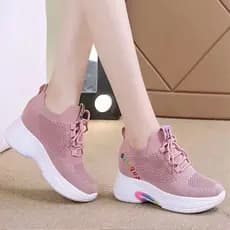 Sapatos esportivos de aumento interno feminino 2025 primavera verão novo estilo de sola grossa tênis de corrida de sola
