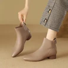 2026 Novo Estilo Outono Inverno Moda Couro Macio Botas Nu Dedo Apontado Baixo Salto Grosso Botas Únicas Couro Macio Fran