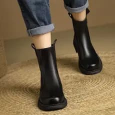 Botas Chelsea de couro macio femininas outono inverno novo chique All-Match velo-velo quente Martin botas de sola grossa