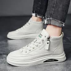 Sapatos masculinos verão 2025 novo estilo Casual deslizamento em sapatos de couro pequenos tênis brancos botas Martin de