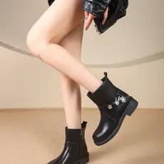 Mostrando pés Martin botas femininas estilo britânico botas femininas inverno 2025 novo Retro All-Match forro de lã Chel