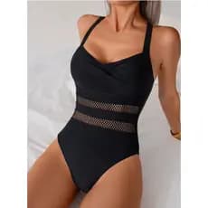 Maiô feminino de uma peça com painéis de malha na cintura e praia de verão
