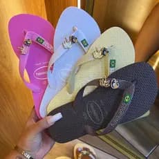 Chinelo Havaianas Tucano Com Pingente  4 Tipo de Cores