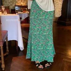 Novo vestido de cintura alta e comprimento médio com estampa floral verde, adequado para mulheres usarem no verão de 202