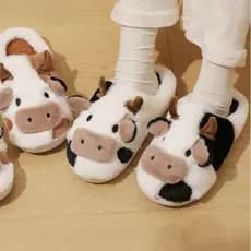 1 Par de Pantufas de Pelúcia em Forma de Vaca, Macias, Antiderrapantes para o Inverno, Kawaii Unissex