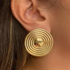 Brinco Redondo Ondulado Metal Banhado a Ouro 18k