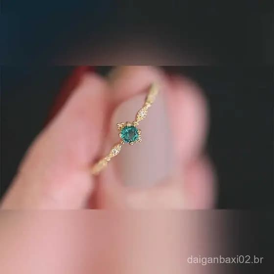 Anel de Noivado Feminino Elegante em Ouro Rosa com Zircônia Verde e Diamante