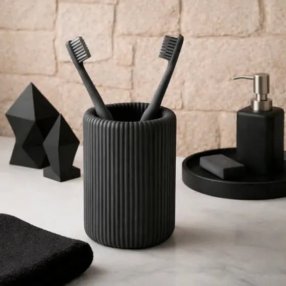 Porta escovas decorativo canelado preto minimalista para bancada do banheiro compacto e elegante