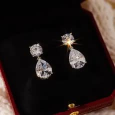 [Estoque pronto] Brincos em forma de gota de zircônia estroboscópica de luxo leve feminino estilo coreano moda All-Match
