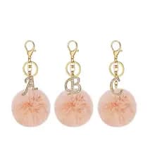 Fashion Rhinestone 26 Carta Pompom Pingente Chaveiro Pele Rosa Bola Iniciais Liga Para Mulheres Bolsa Charmosa Acessório