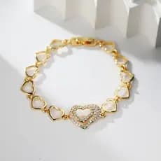 Pulseira feminina da moda Pulseira de metal com zircônia vazada em formato de coração, presente de Dia dos Namorados