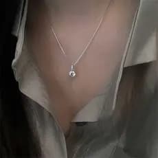 Um diamante zircão colar senhoras moda luz luxo nicho Design sentimento ins estilo legal requintado Super piscando claví
