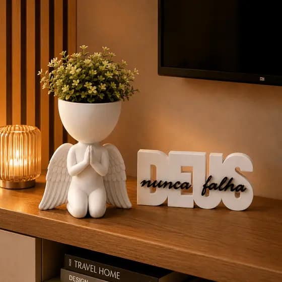 Kit Letreiro Deus Nunca Falha + Vaso Orando Decoração Cristã Evangélica Sala Quarto Mesa Escritório