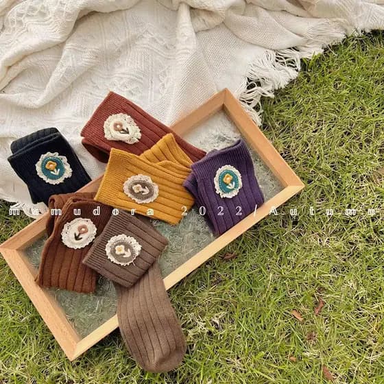 22 anos outono inverno novo estilo meninas meias de tubo médio Retro flor japonesa crianças meias de algodão colorido pi