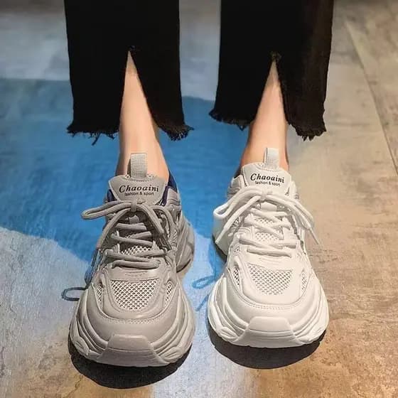 Malha respirável de camada única estilo fino sapatos esportivos femininos 2026 novo estilo sapatos confortáveis de sola