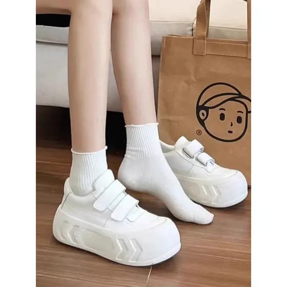 Velcro dedo do pé grande de sola grossa sapatos brancos femininos 2025 primavera verão novo estilo Preppy esportes casua