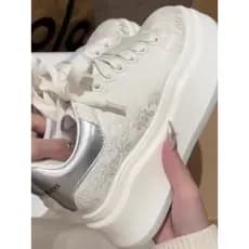 Novo estilo chinês impresso bordado sapatos brancos feminino verão 2025 novo estilo Popular venda quente All-match sola