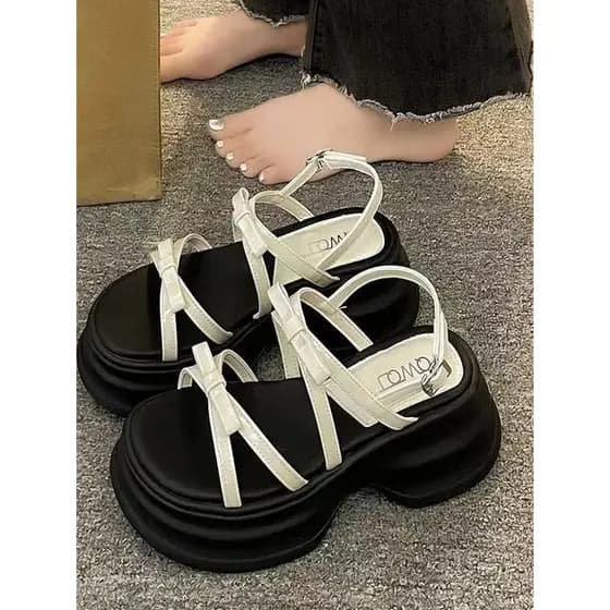 Lindas sandálias femininas 2026 verão exterior usar novo estilo moda pequenos sapatos romanos de sola grossa com saia sa