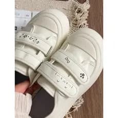 Velcro casa bonito casual sapatos de pão de sola grossa 2025 verão novo estilo All-Match tênis casuais sapatos brancos