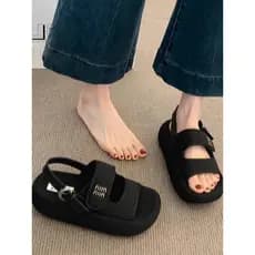 Sandálias pretas femininas verão exterior Wear High-End sentimento 2026 novo estilo Super quente All-Match não cansado d