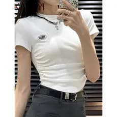 Menina quente camiseta curta feminina de manga curta verão novo estilo nicho Design fino-ajuste mais magro olhar meia ma