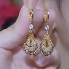 Brincos de orelhas elegante de diamante de alta qualidade para mulheres de luxo leve