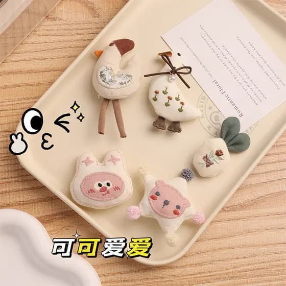 Pingente de bolsa, brinquedo pequeno, decoração para presente, broche de tecido com tema de floresta, acessório de urso