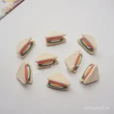 Presilha de cabelo, broche e acessório para celular em feltro de lã original.