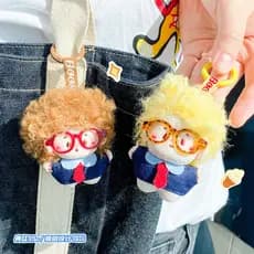 Acessório de pelúcia fofo para bolsa, chaveiro de pelúcia de príncipe de cabelos cacheados com design personalizado.