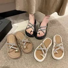 2025 novo estilo chinelos femininos verão exterior Wear antiderrapante sola grossa strass capa Toe sandálias com saia pr