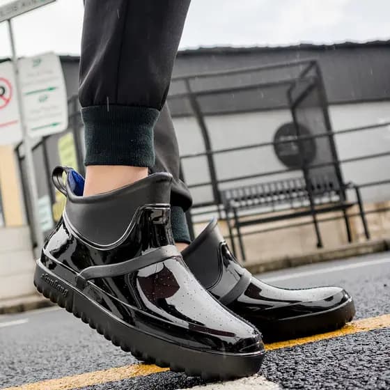 Botas de chuva antiderrapantes para neve, botas de chuva quentes de cano médio para homens, sapatos impermeáveis de lã,
