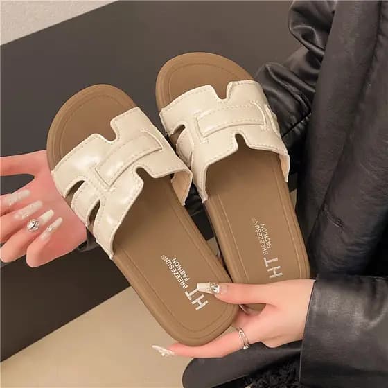 2025 novo estilo sandálias chinelos feminino verão exterior Wear antiderrapante All-match plana versão coreana dupla uti