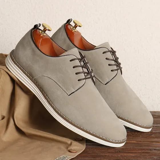 2026 primavera verão moda novo estilo britânico negócios casuais sapatos de couro Retro All-Match camurça fosco sapatos