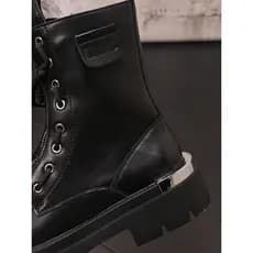 Botas de moda exclusivas na moda botas masculinas versão coreana rebites de moda de sola grossa botas Martin botas de ca
